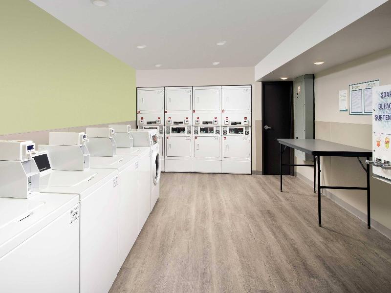 Woodspring Suites Merrillville image