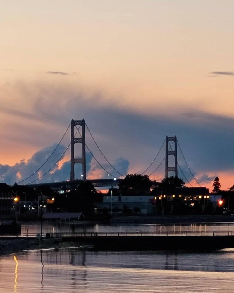 Mackinaw Beach & Bay Inn & Suites image