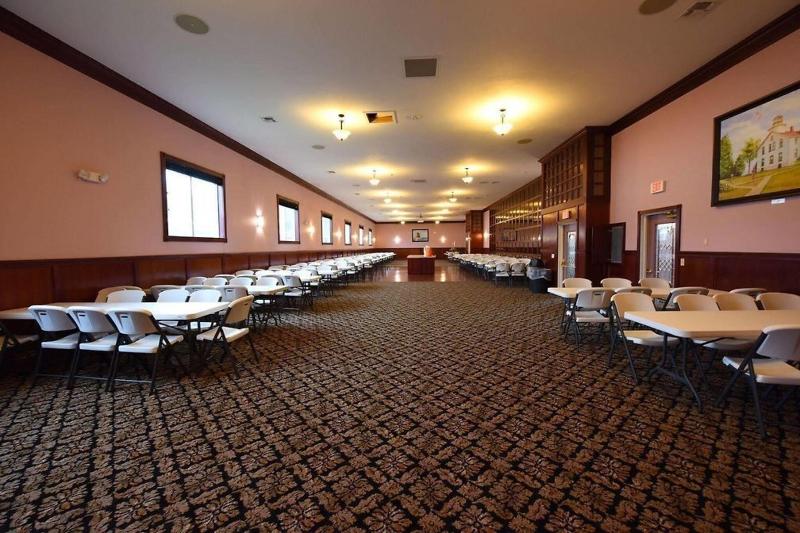 Mackinaw Beach & Bay Inn & Suites image