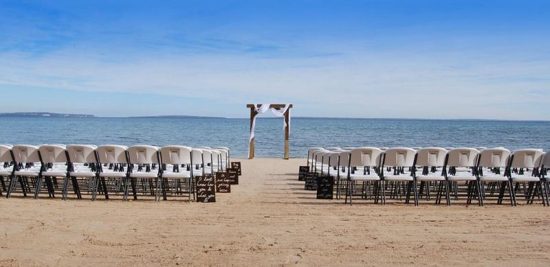 Mackinaw Beach & Bay Inn & Suites image