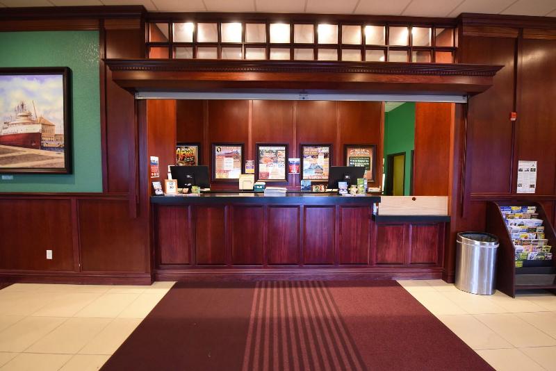Mackinaw Beach & Bay Inn & Suites image