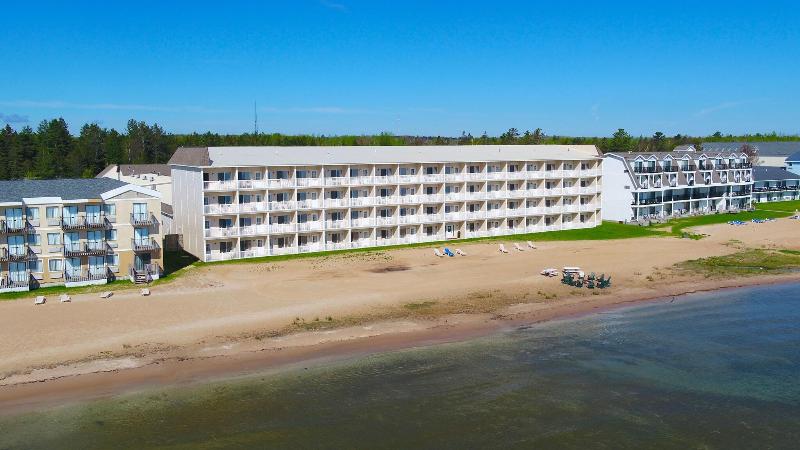 Mackinaw Beach & Bay Inn & Suites image