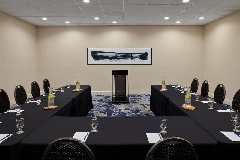 Delta Hotels By Marriott Muskegon Lakeshore Conven image