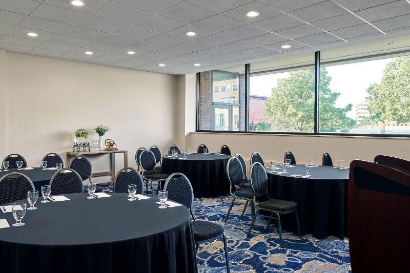 Delta Hotels By Marriott Muskegon Lakeshore Conven image