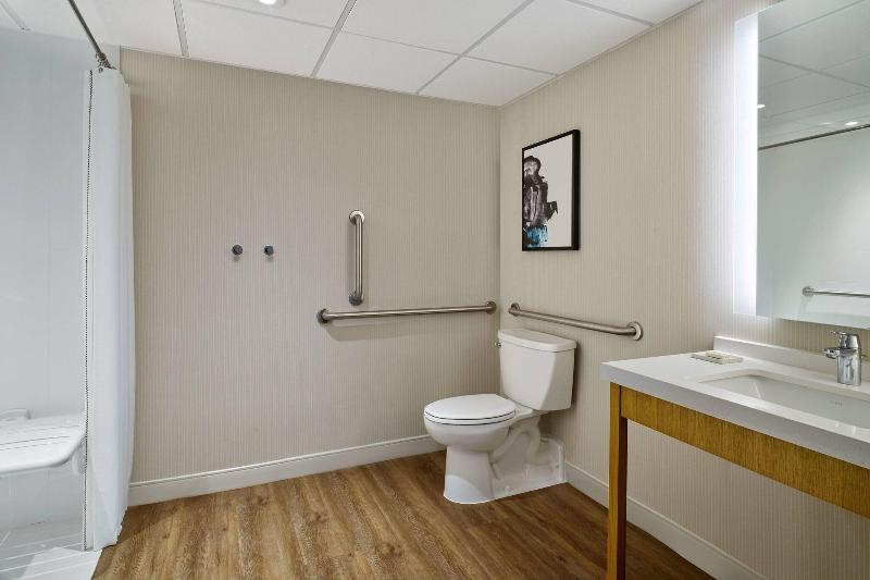 Delta Hotels By Marriott Muskegon Lakeshore Conven image