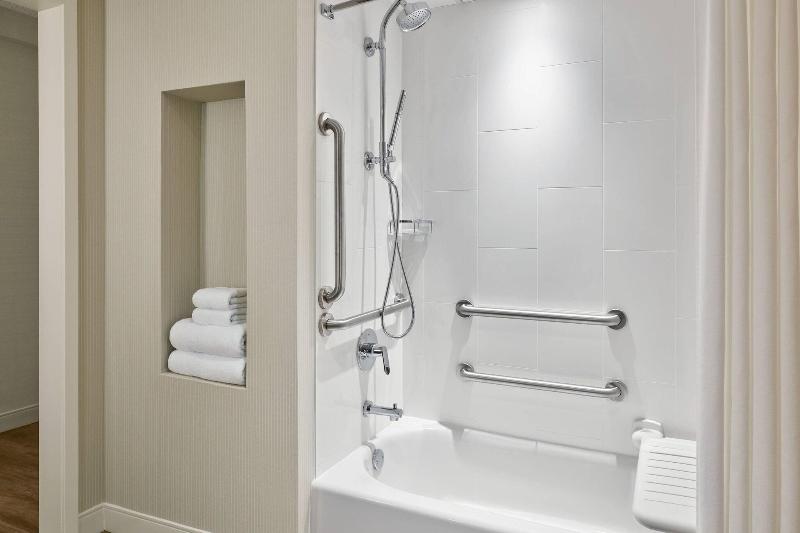Delta Hotels By Marriott Muskegon Lakeshore Conven image