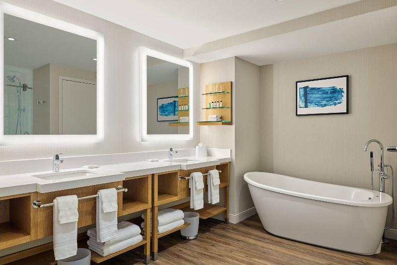 Delta Hotels By Marriott Muskegon Lakeshore Conven image