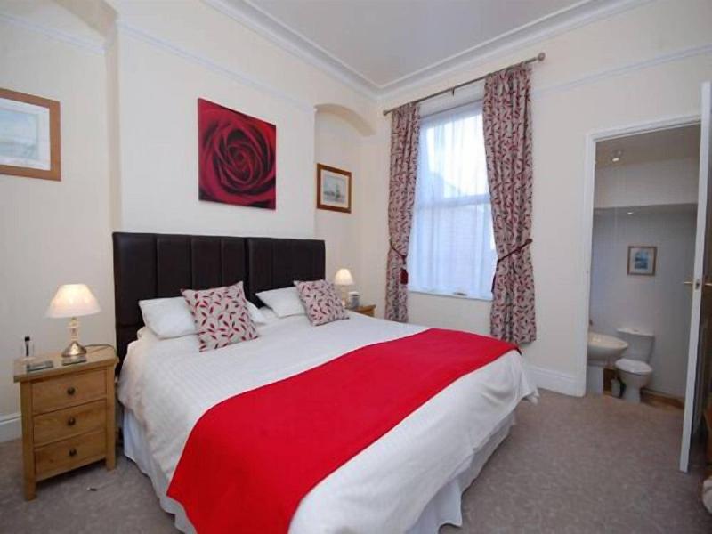 Ellie's Guest House image