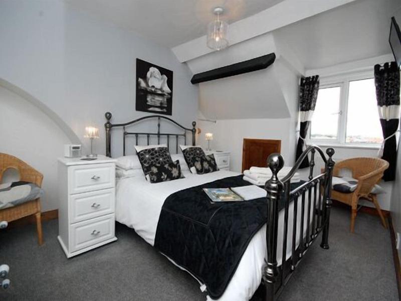Ellie's Guest House image