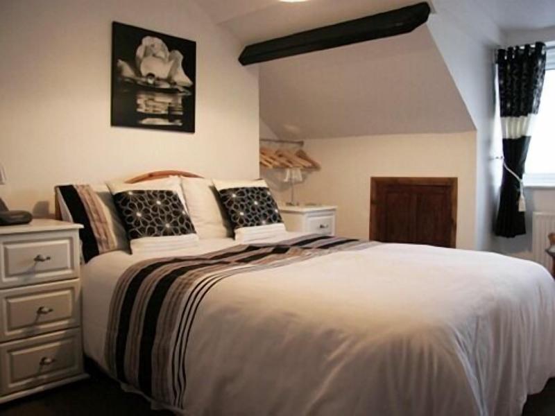 Ellie's Guest House image
