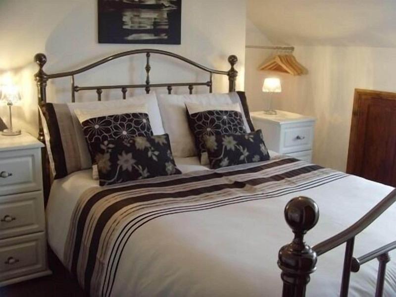 Ellie's Guest House image
