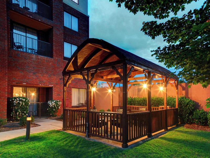 Courtyard By Marriott Anniston Oxford
