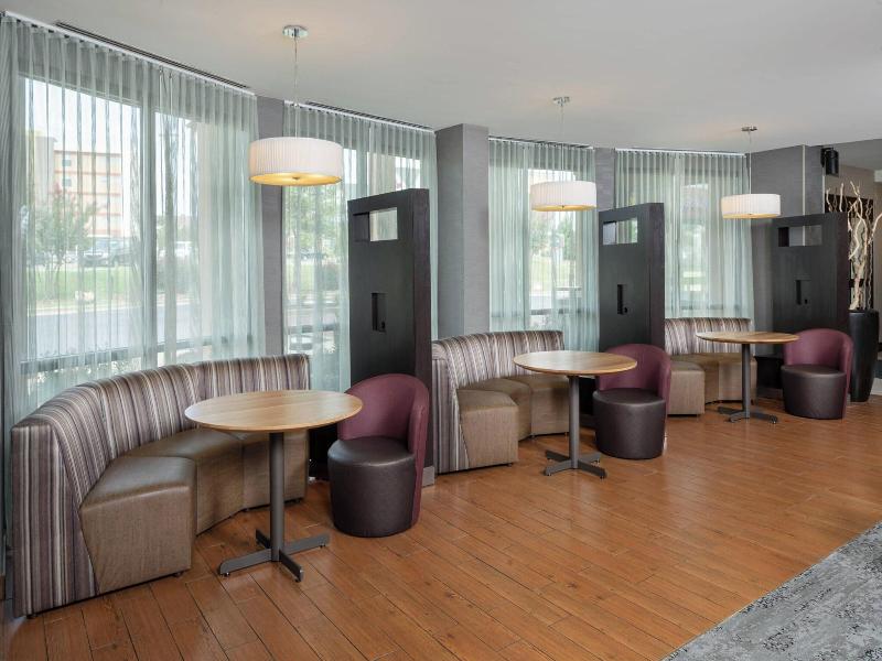 Courtyard By Marriott Anniston Oxford