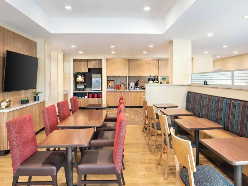 Towneplace Suites By Marriott Milwaukee Grafton image