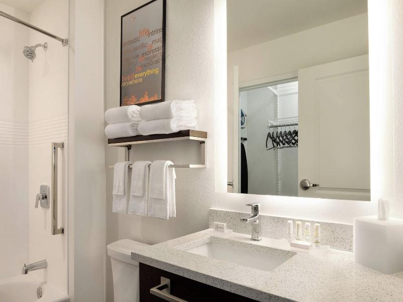 Towneplace Suites By Marriott Milwaukee Grafton image