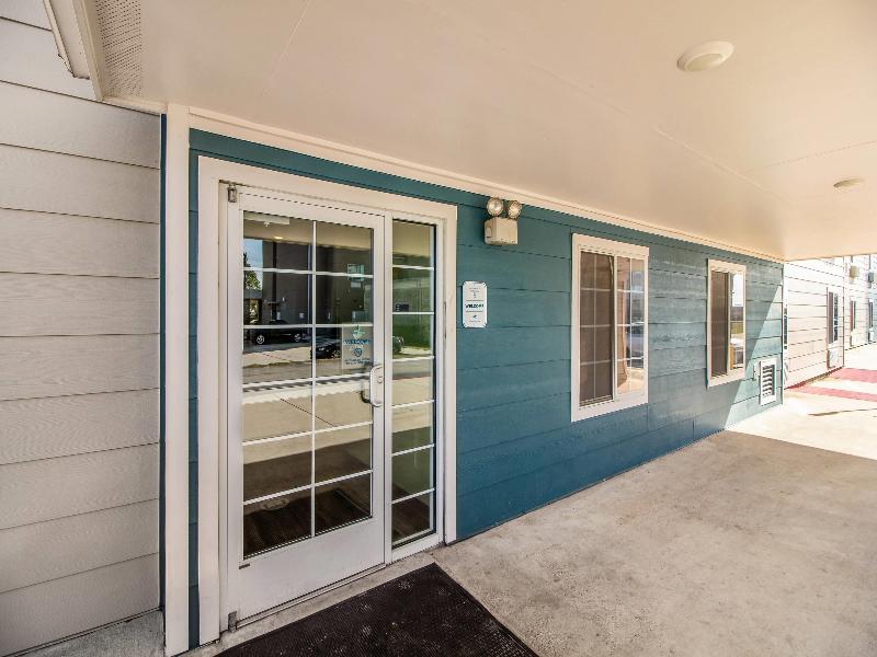 Woodspring Suites Houston Baytown image