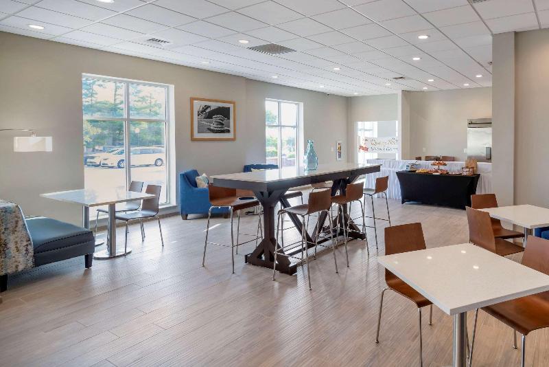 Executive Inn & Suites Park Avenue image