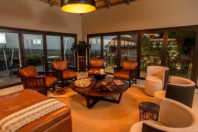 Umzolozolo Private Safari Lodge