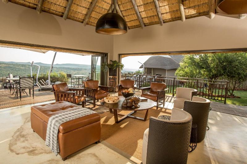 Umzolozolo Private Safari Lodge
