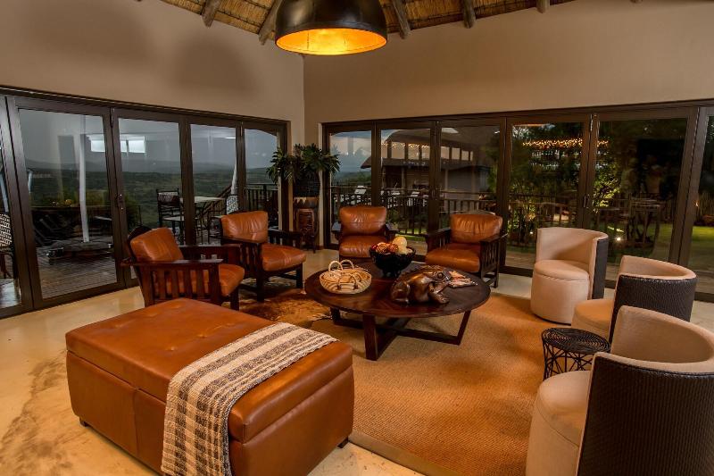 Umzolozolo Private Safari Lodge