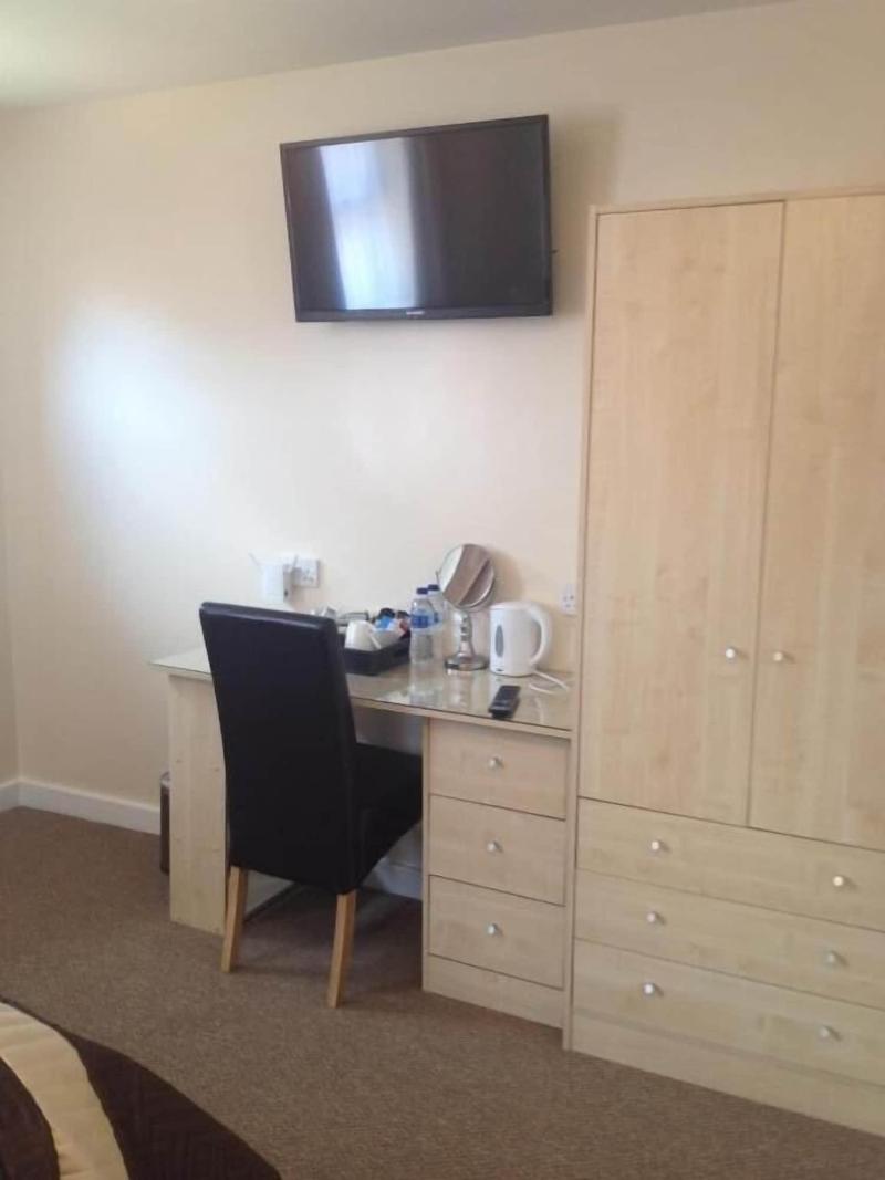 Newent Golf Club & Lodges image