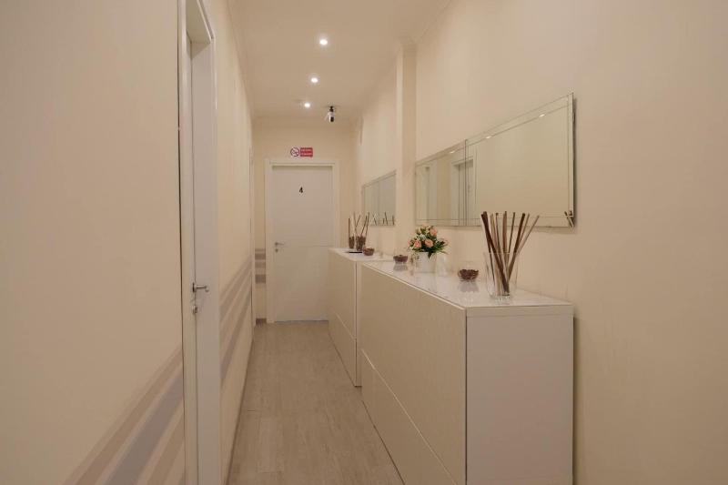 F Rooms image