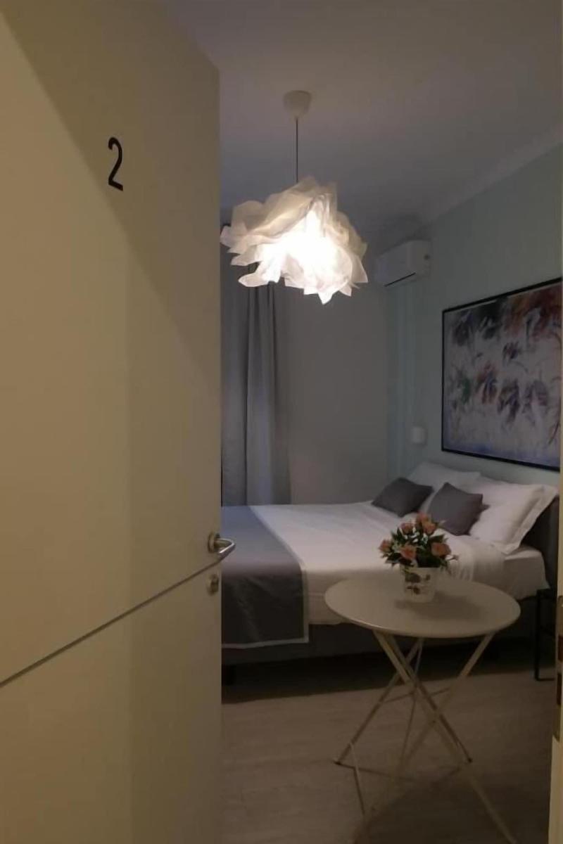 F Rooms image