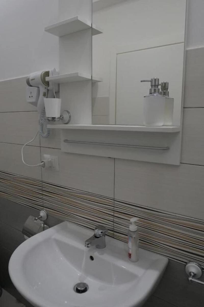 F Rooms image