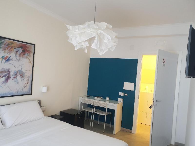 F Rooms image