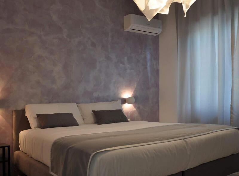 F Rooms image