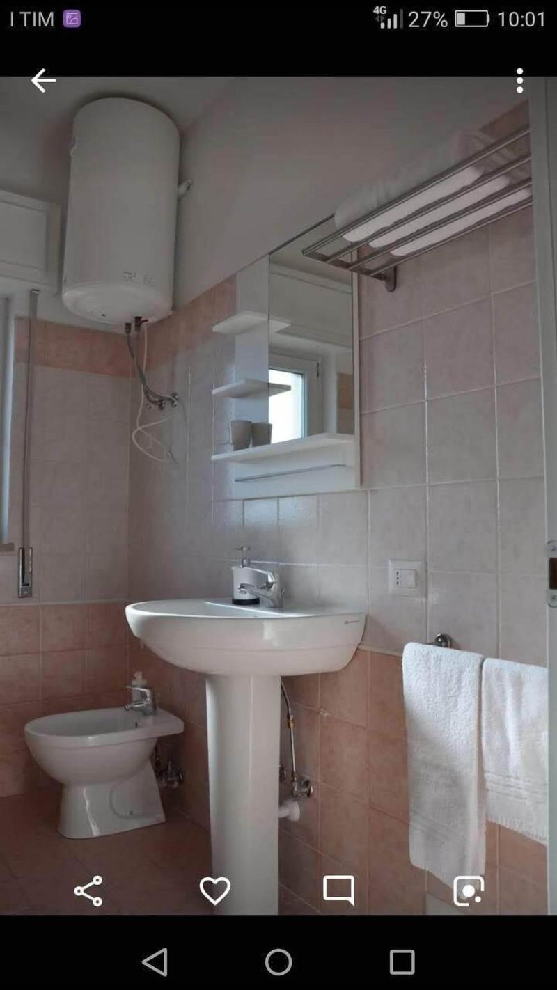 F Rooms image