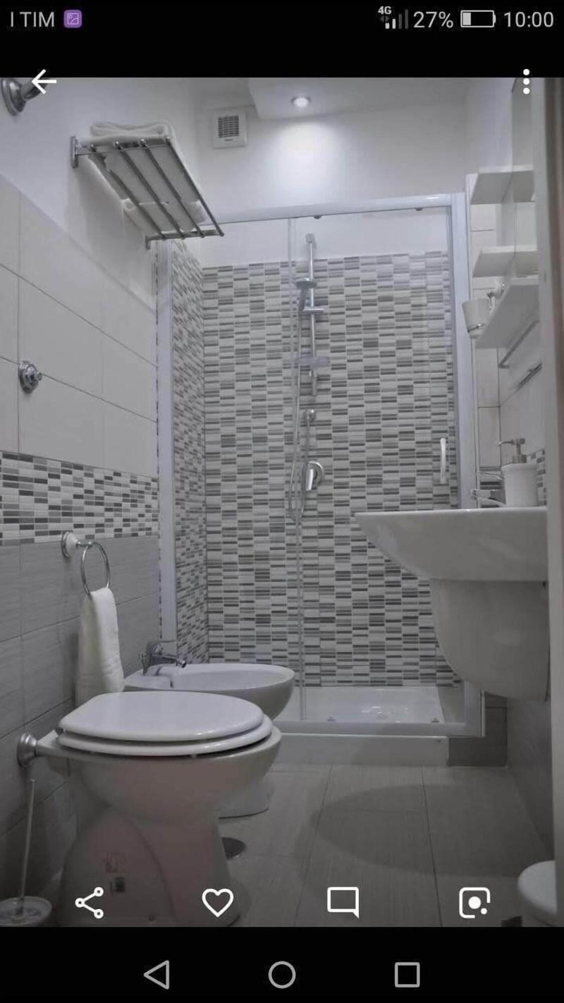 F Rooms image