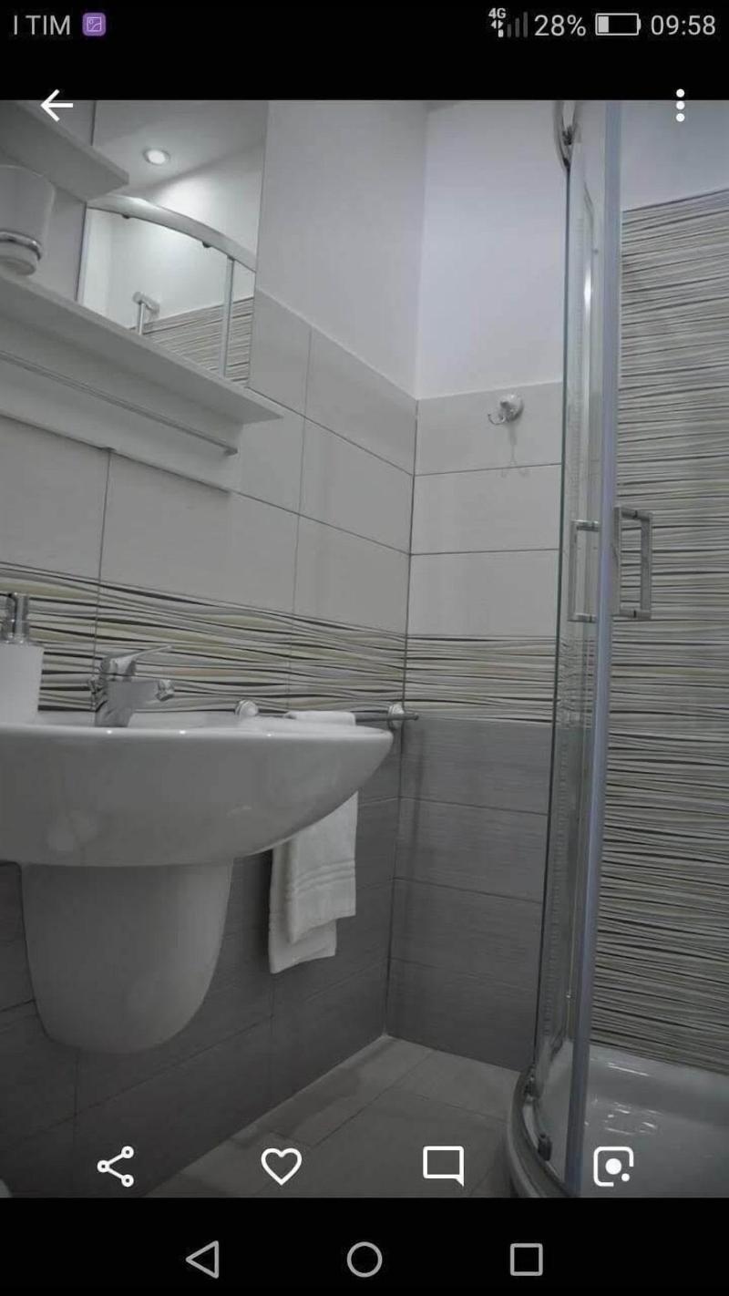 F Rooms image