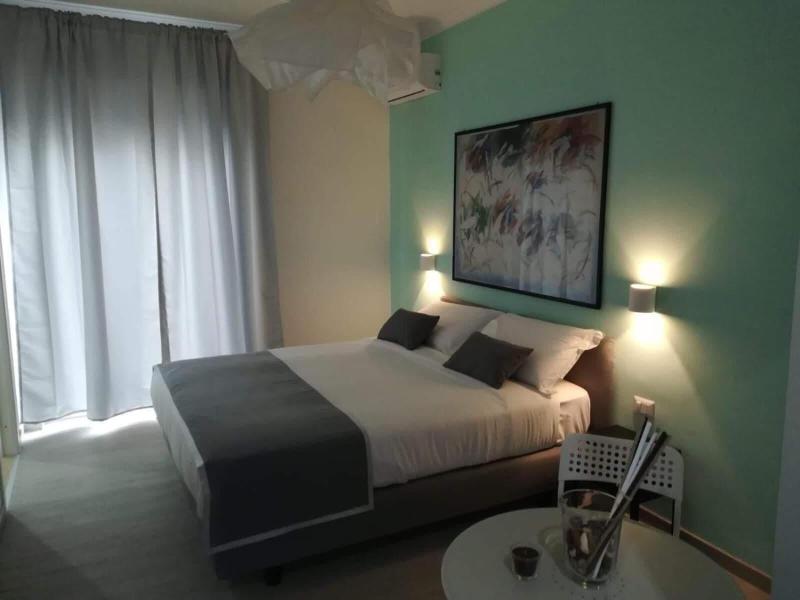 F Rooms image