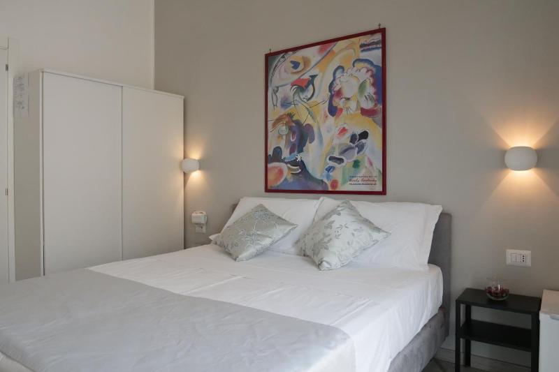 F Rooms image