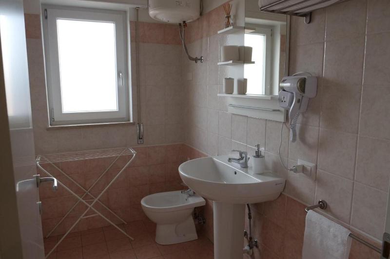 F Rooms image