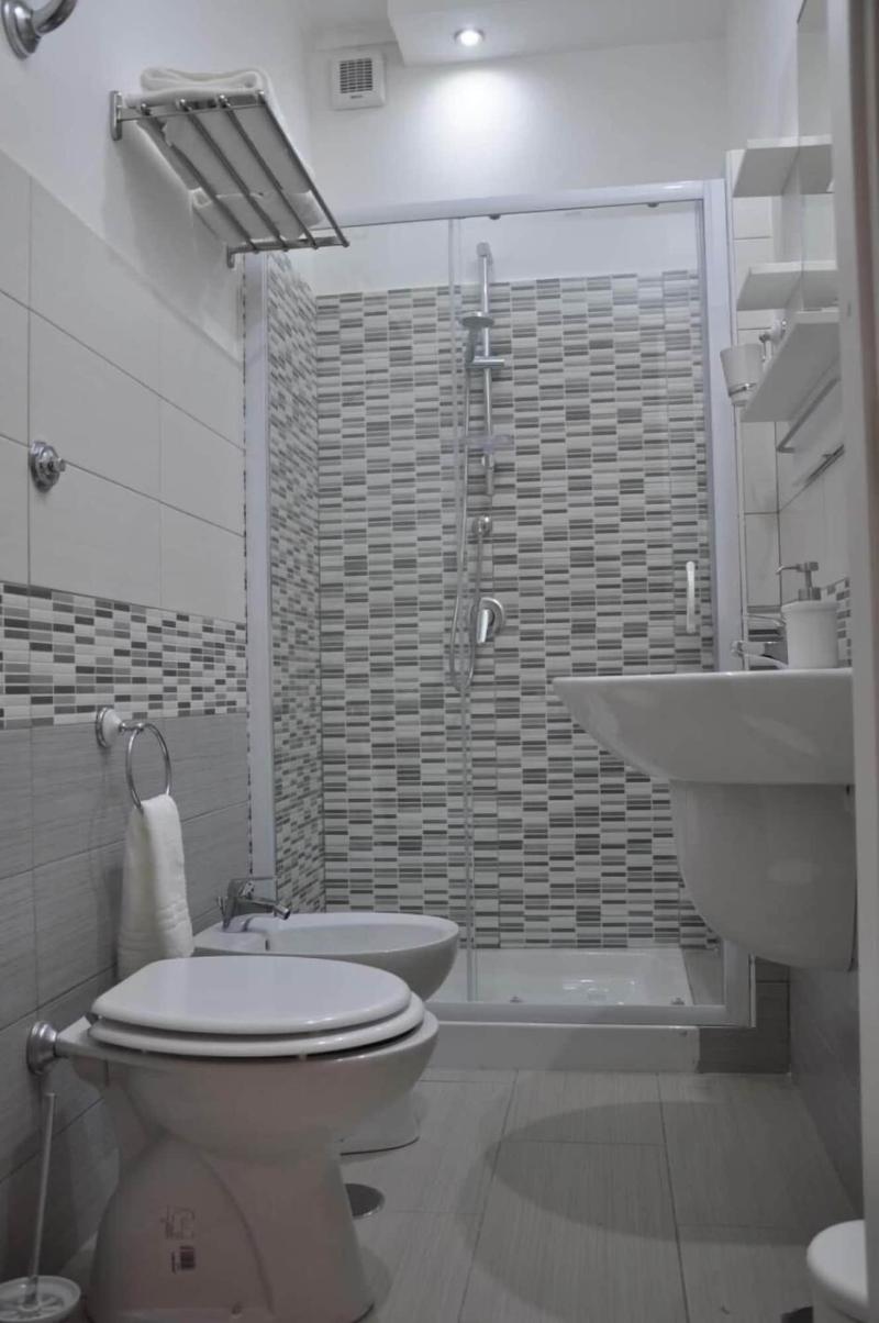 F Rooms image