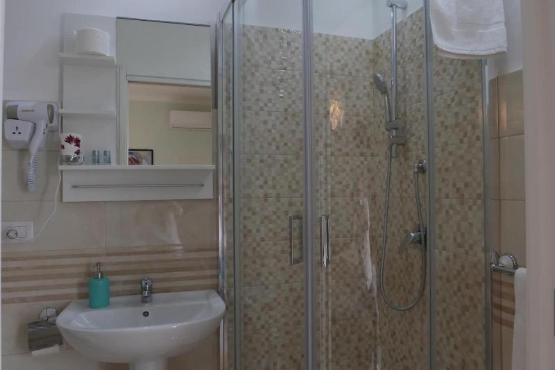 F Rooms image