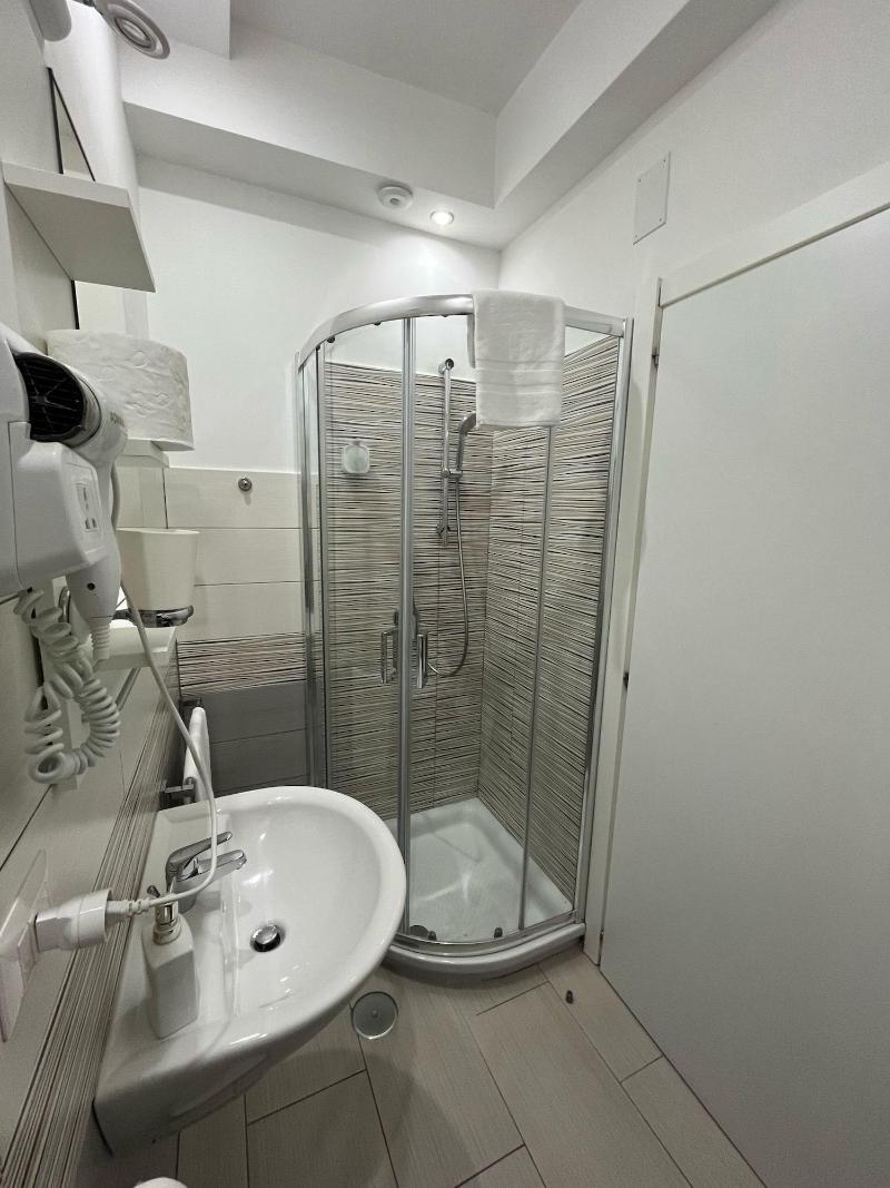 F Rooms image