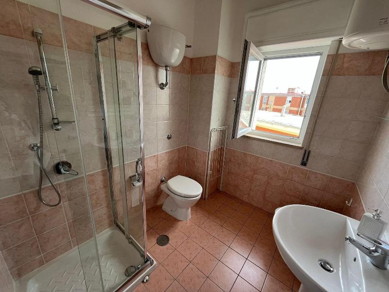 F Rooms image