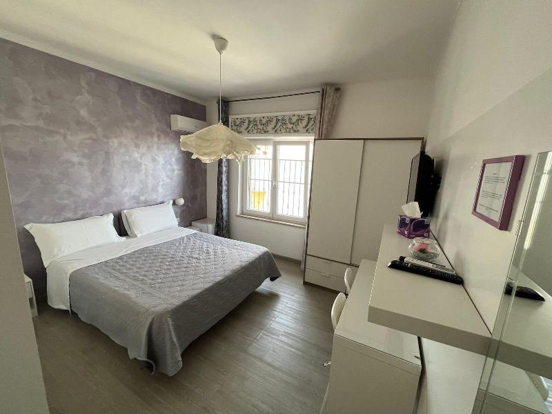 F Rooms image