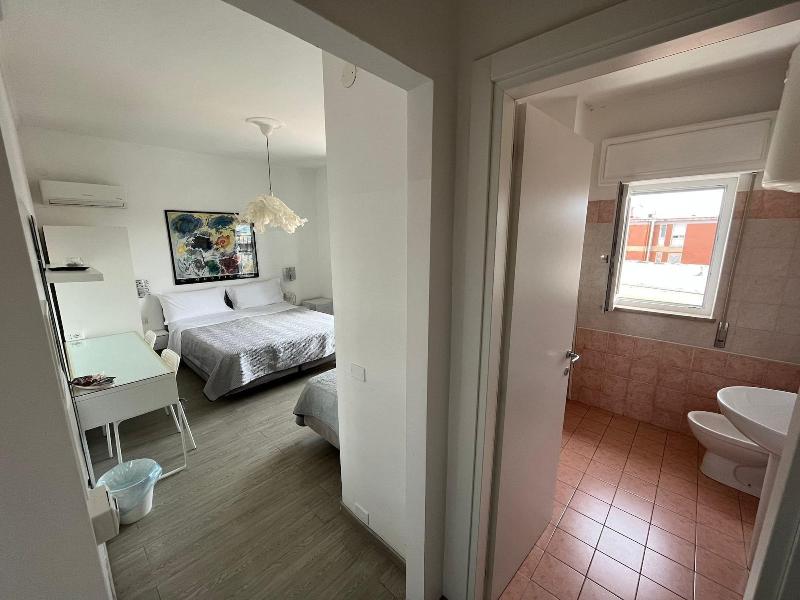 F Rooms image