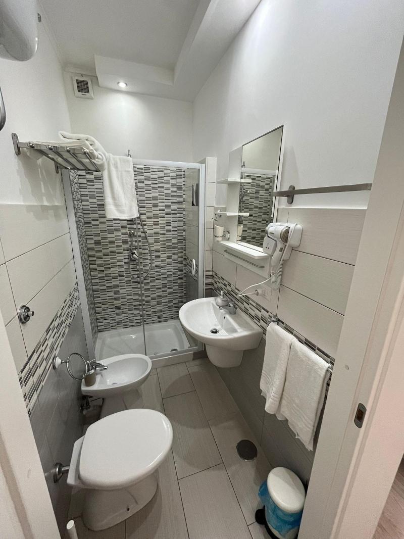 F Rooms image