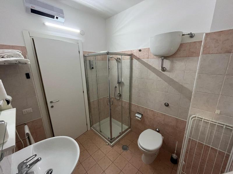 F Rooms image