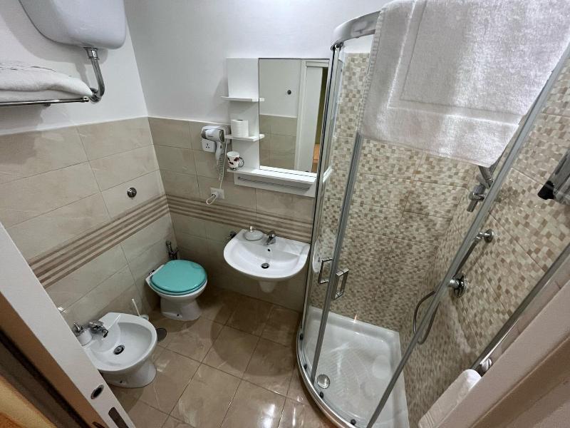 F Rooms image