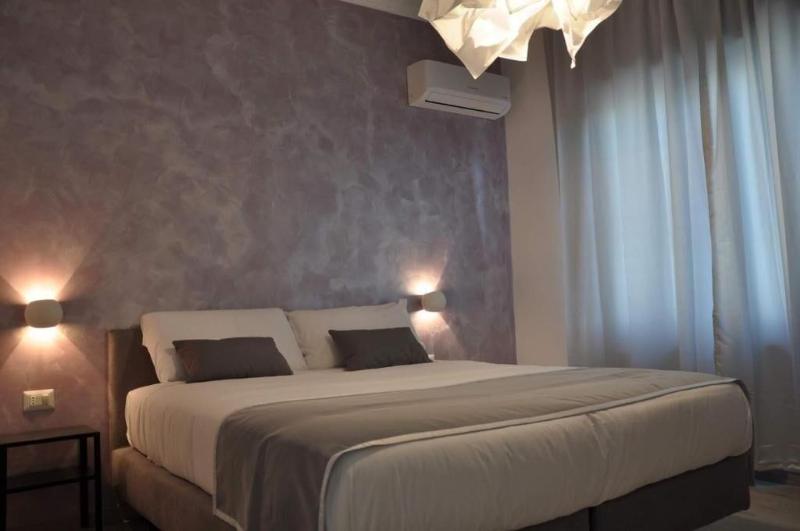 F Rooms image