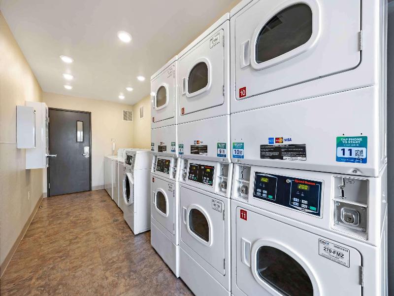 Woodspring Suites Wichita Airport image