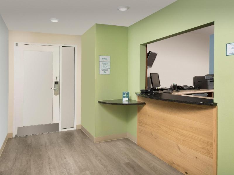 Woodspring Suites Wichita Airport image