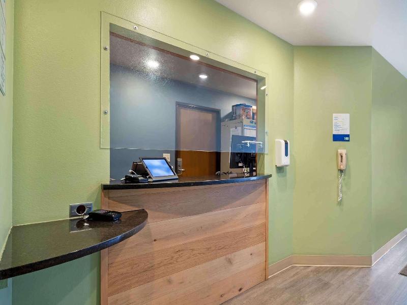 Woodspring Suites Wichita Airport image