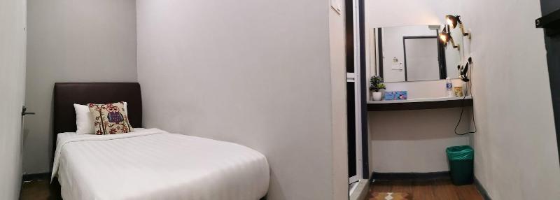 The Nest Hostel Semporna image